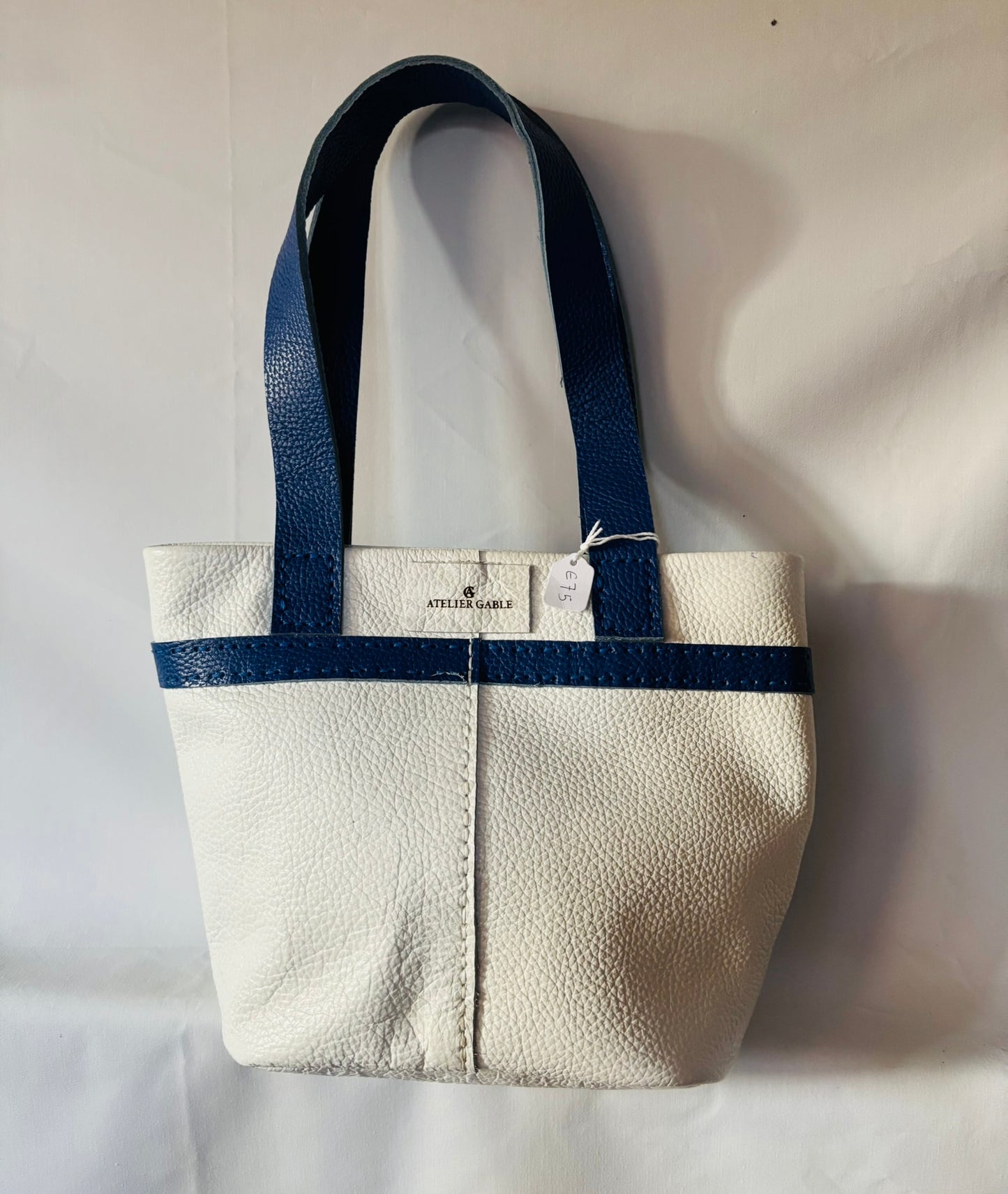 Pebble Italian Leather shoulder bag in white and blue