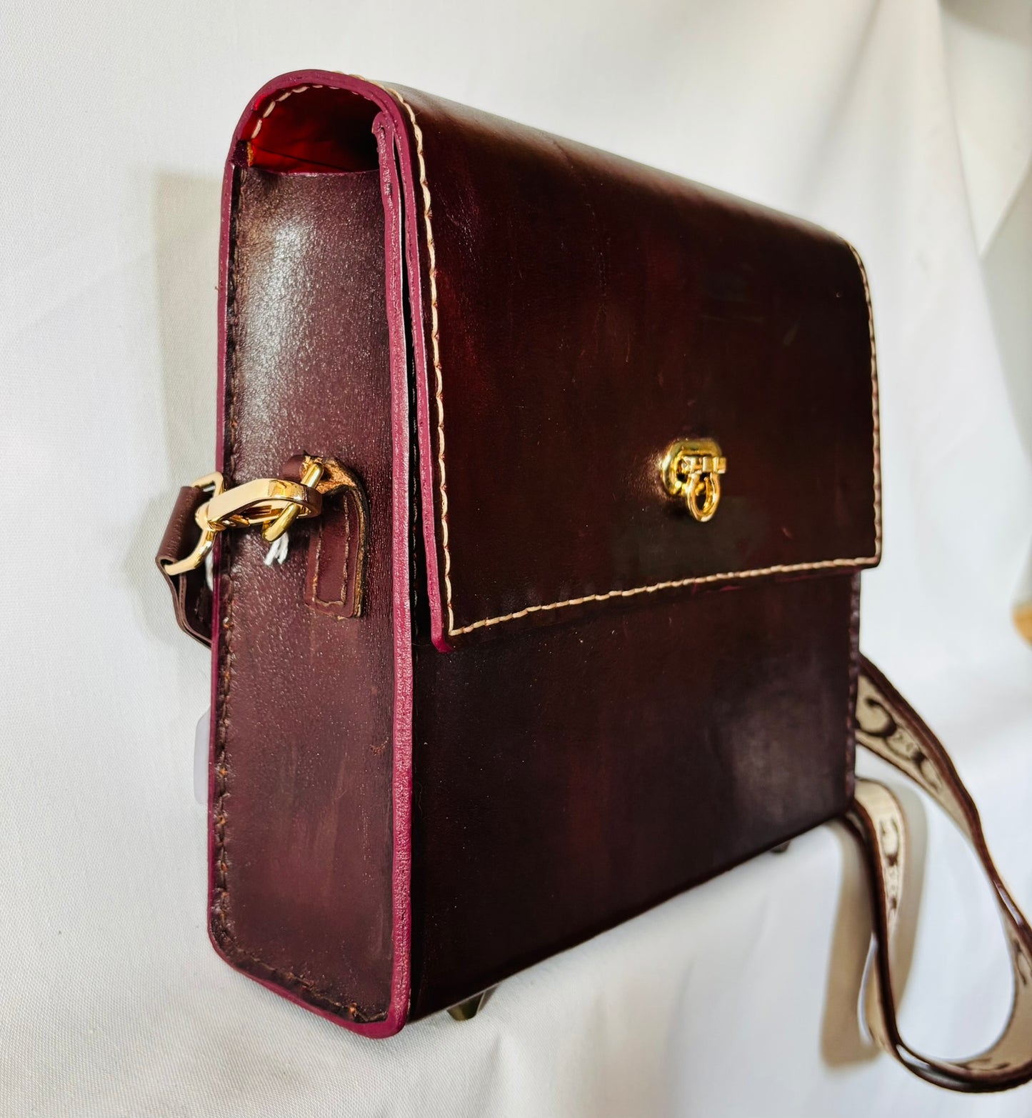 Calf Leather crossbody with red lining