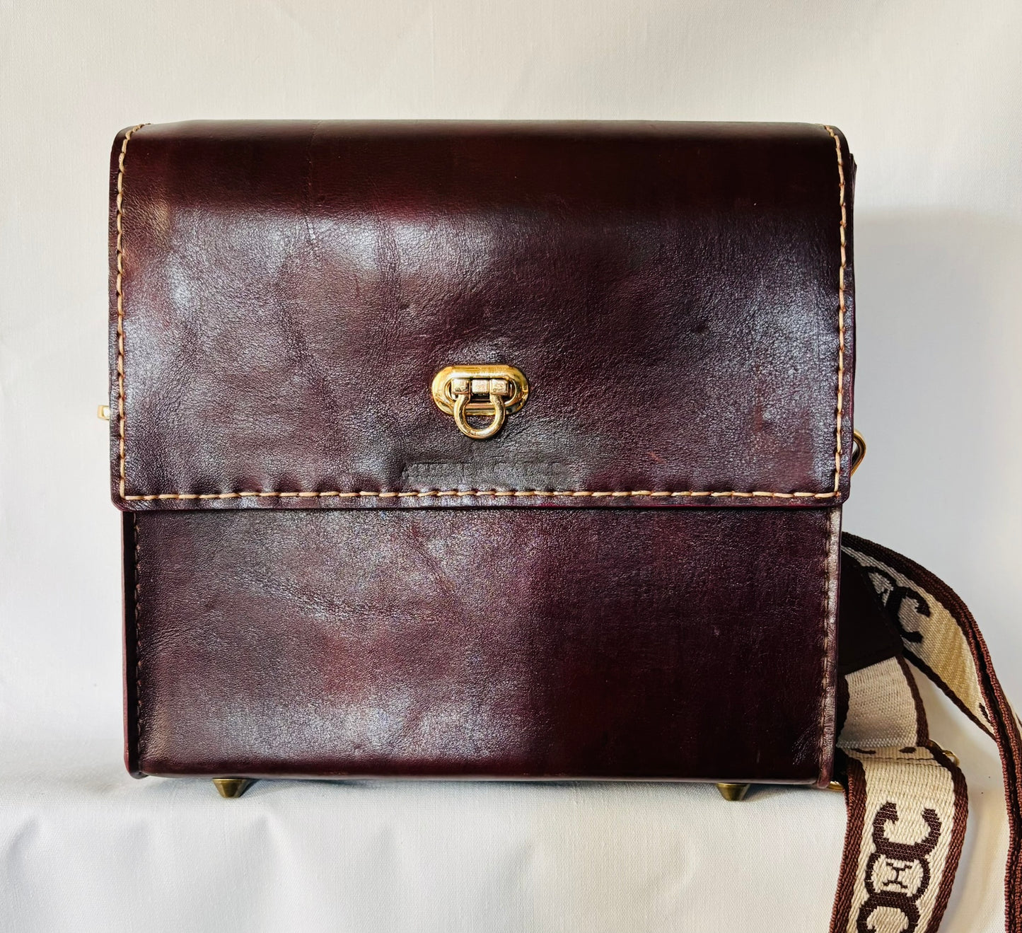 Calf Leather crossbody with red lining