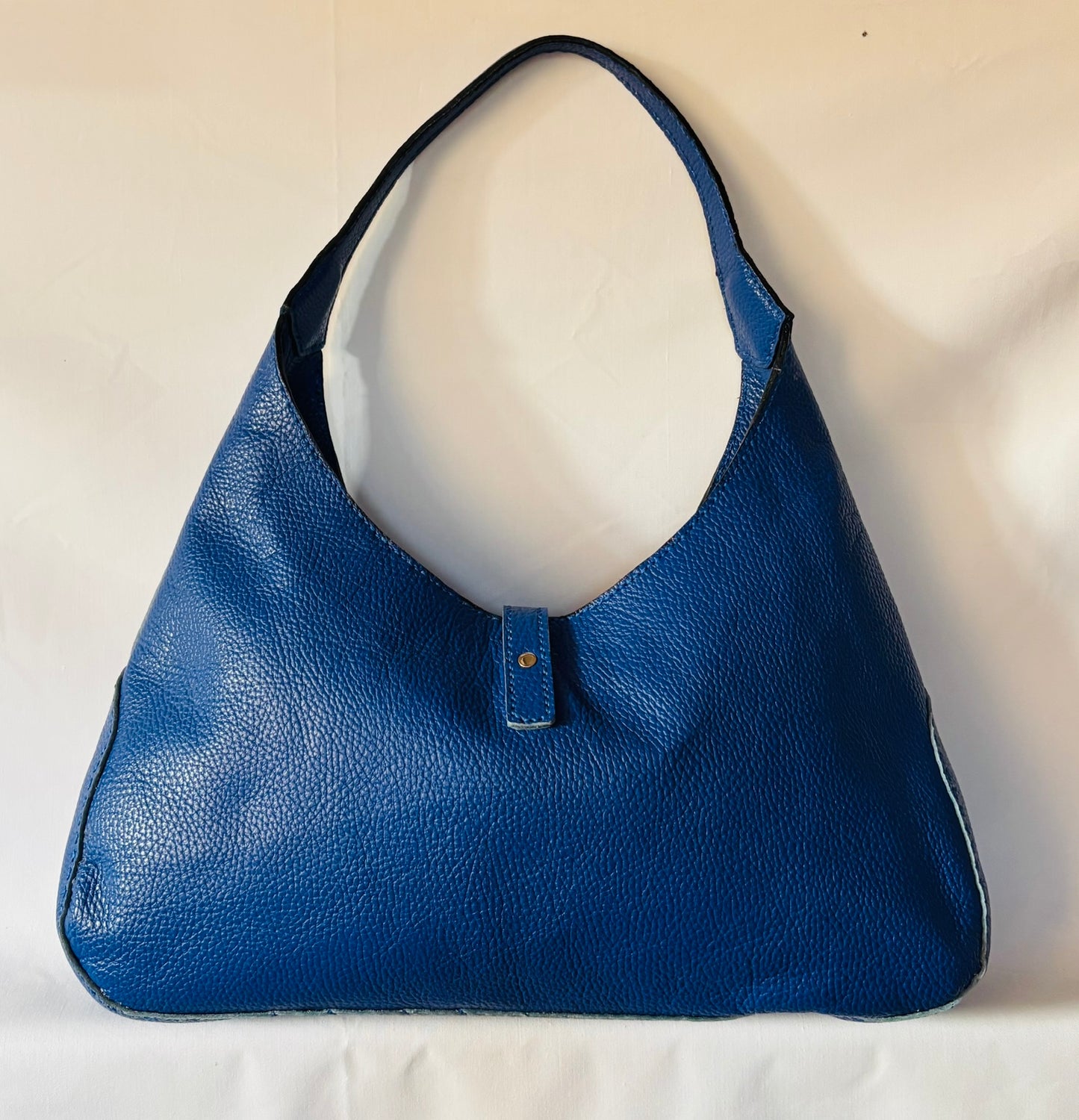 Pebble Italian leather shoulder bag lined