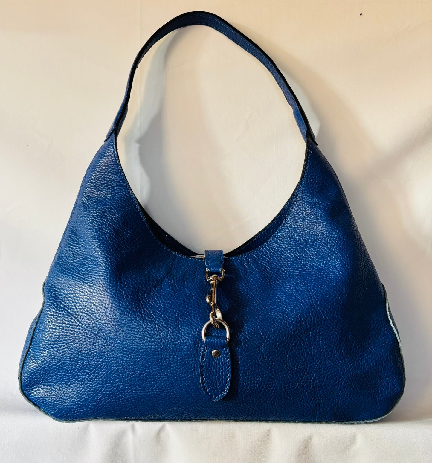 Pebble Italian leather shoulder bag lined